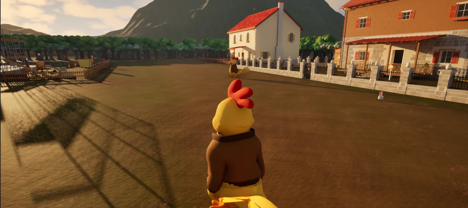 Chicken City en tercera persona: un pollo con cazadora camina por una explanada hacia otro pollo, con casas de tejado rojo, una valla y una montaña al fondo.